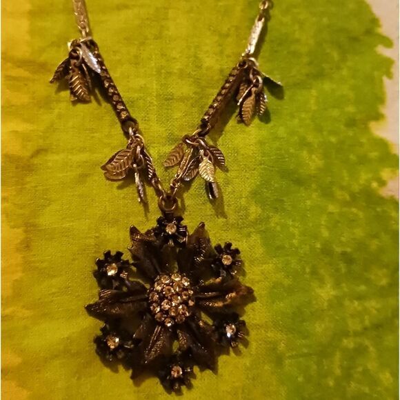 16" necklace with a rhinestone flower pendant - Picture 8 of 11